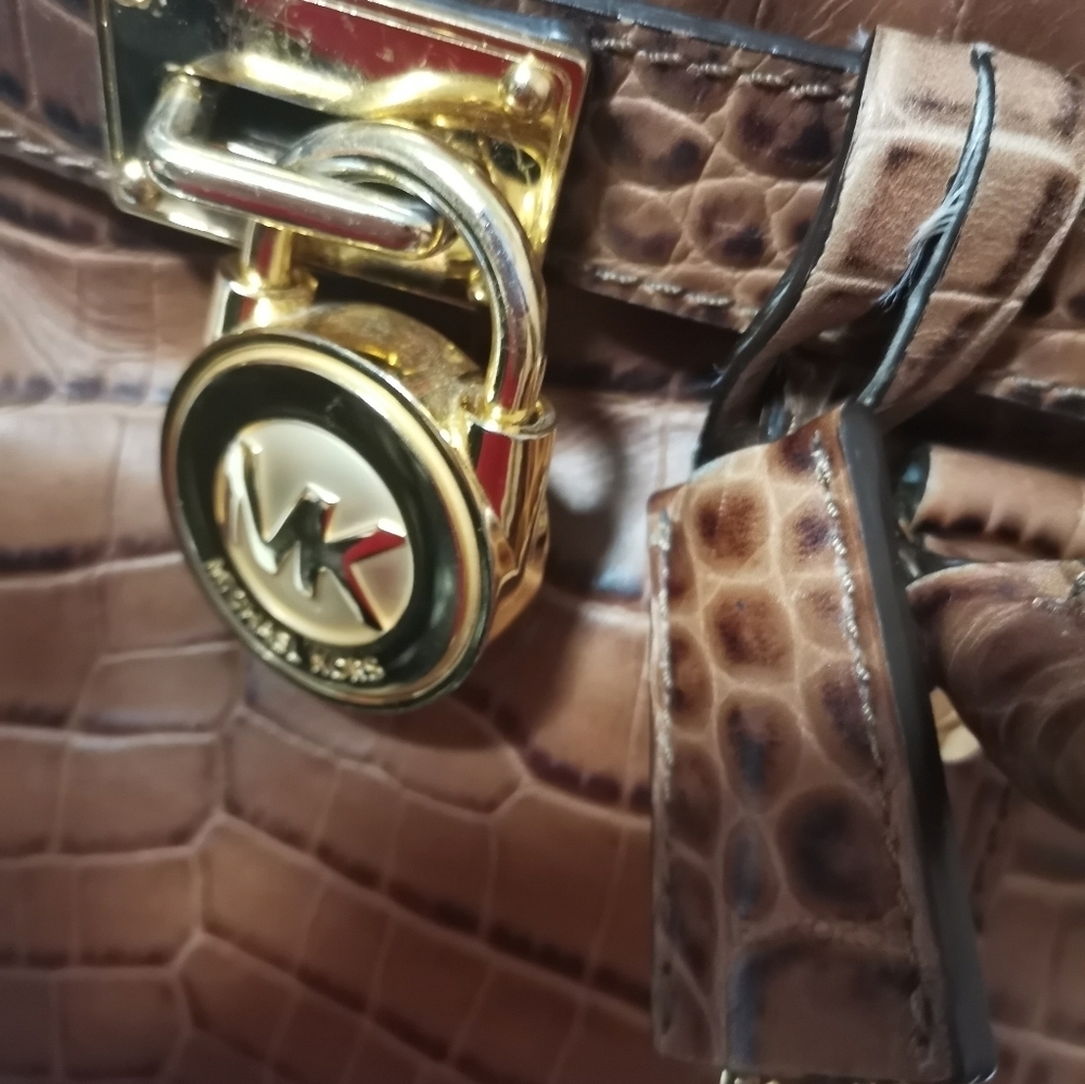MICHAEL KORS HAMILTON LOCK AND KEY CROCODILE EMBOSSED LEATHER BAG - Picture 6 of 11